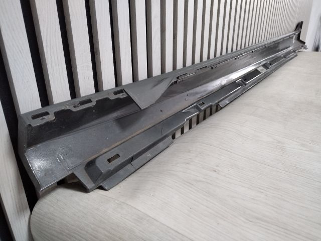 bontott AUDI A6 C8 Jobb Küszöb