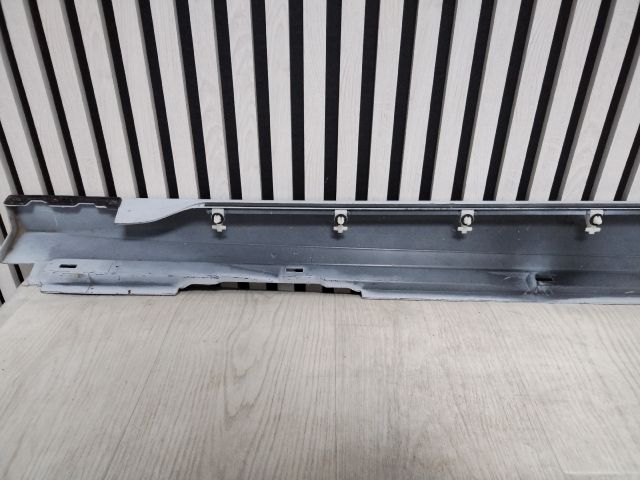 bontott AUDI A6 C8 Jobb Küszöb