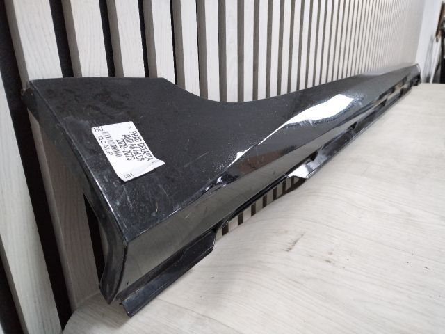 bontott AUDI A6 C8 Jobb Küszöb