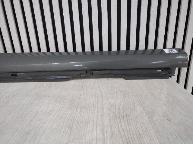 bontott AUDI A6 C8 Jobb Küszöb