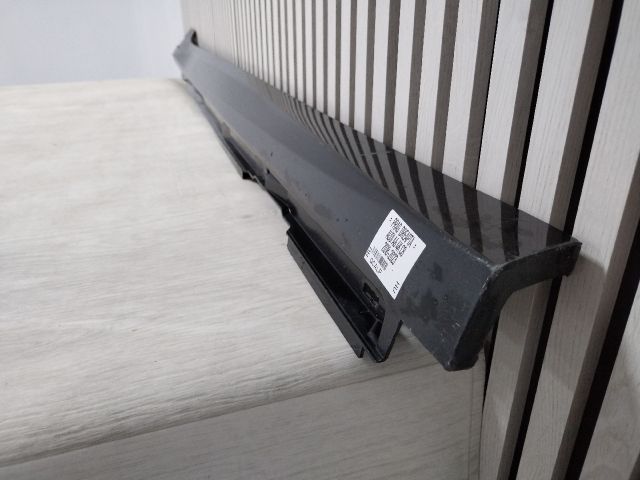 bontott AUDI A6 C8 Jobb Küszöb