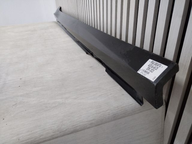 bontott AUDI A6 C8 Jobb Küszöb