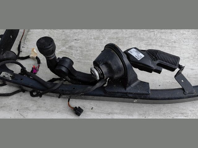 bontott AUDI A6 C8 Vonóhorog