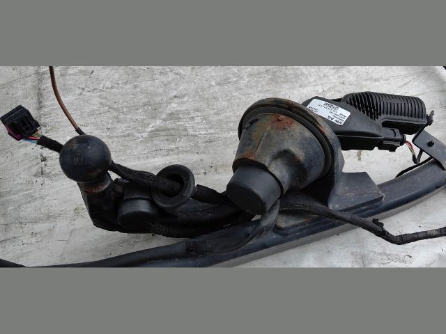 bontott AUDI A6 C8 Vonóhorog