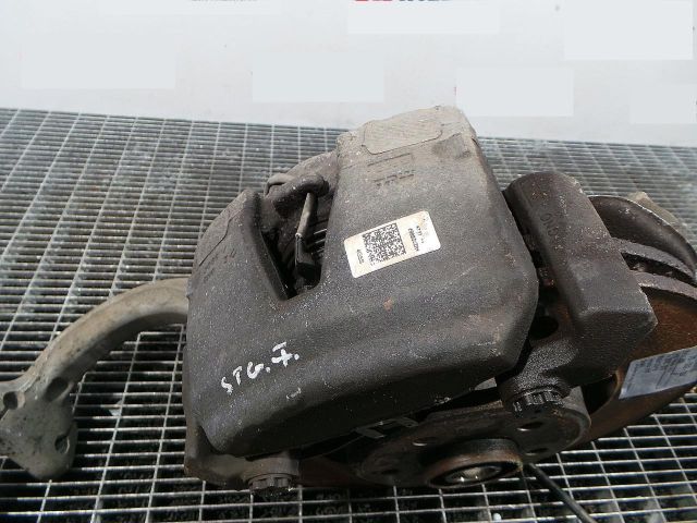 bontott AUDI A7 Bal első Féknyereg Munkahengerrel