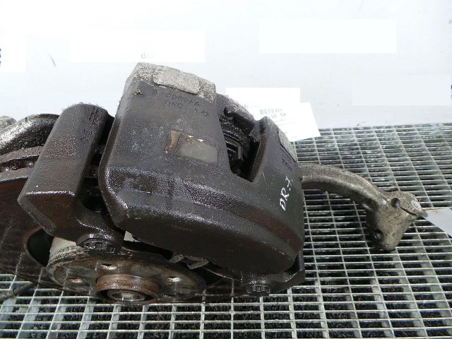 bontott AUDI A7 Jobb első Féknyereg Munkahengerrel