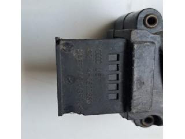 bontott AUDI A7 Csomagtérajtó Ütköző