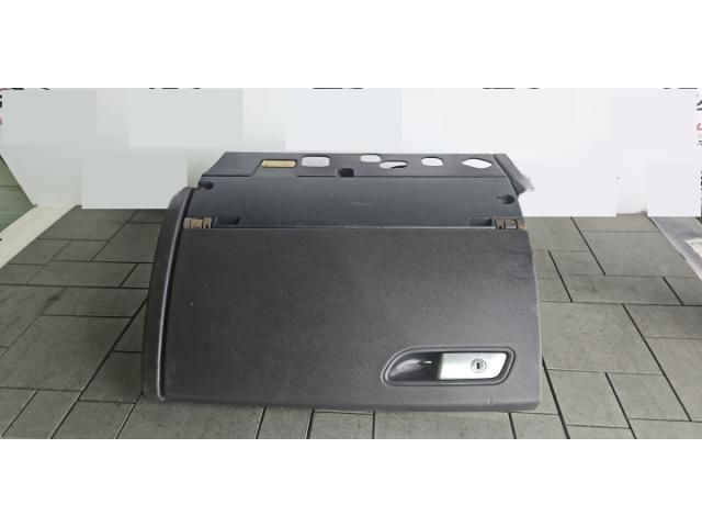 bontott AUDI A7 Kesztyűtartó