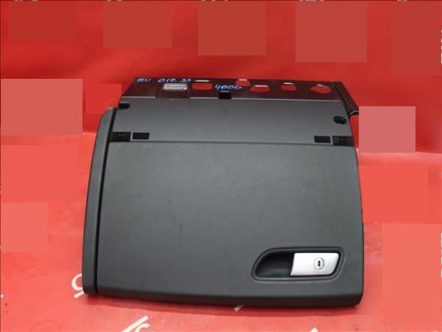 bontott AUDI A7 Kesztyűtartó