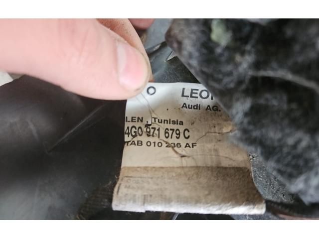 bontott AUDI A7 Kesztyűtartó