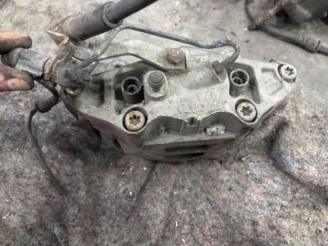 bontott AUDI A8 Bal első Féknyereg Munkahengerrel