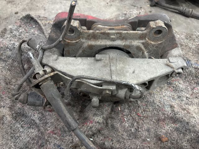 bontott AUDI A8 Bal első Féknyereg Munkahengerrel