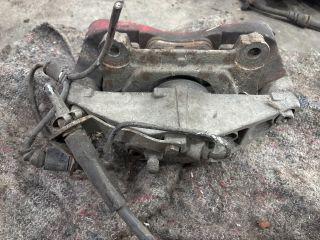 bontott AUDI A8 Bal első Féknyereg Munkahengerrel