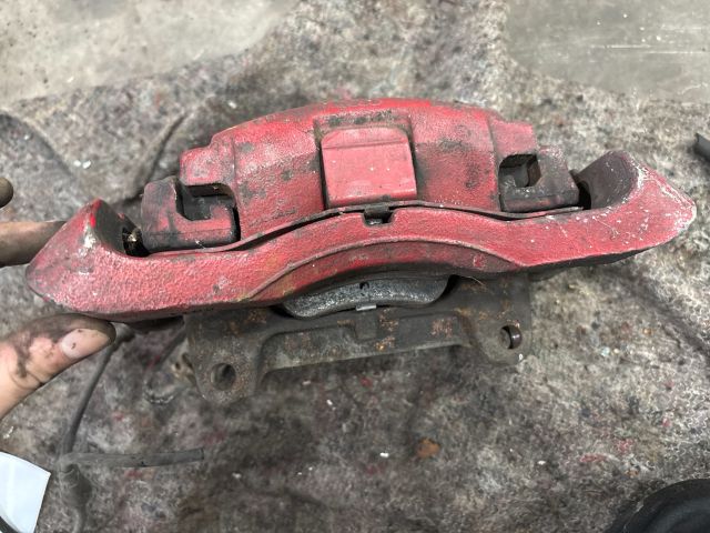 bontott AUDI A8 Bal első Féknyereg Munkahengerrel