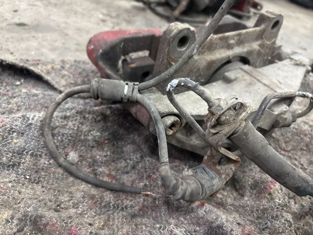 bontott AUDI A8 Bal első Féknyereg Munkahengerrel