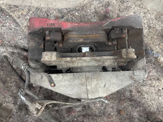 bontott AUDI A8 Bal első Féknyereg Munkahengerrel