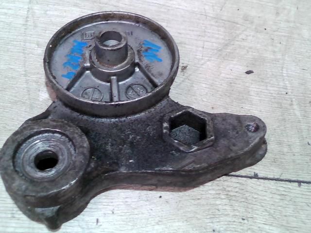 bontott AUDI A8 Szíjfeszítő Görgő