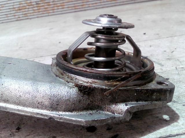 bontott AUDI A8 Termosztátház