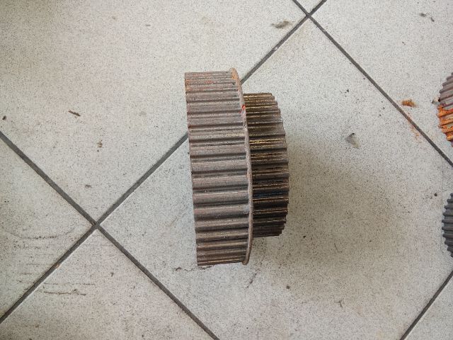 bontott AUDI A8 Vezérműkerék