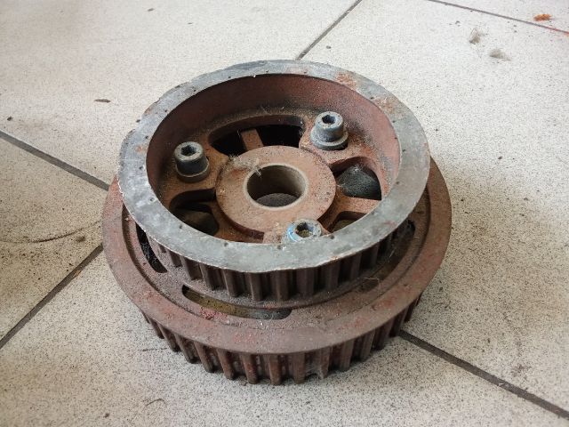 bontott AUDI A8 Vezérműkerék