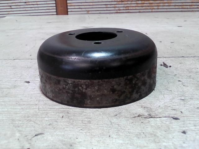 bontott AUDI A8 Vízpumpa Szíjtárcsa