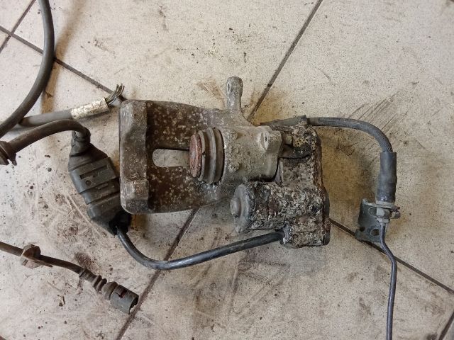 bontott AUDI A8 Jobb hátsó Féknyereg Munkahengerrel