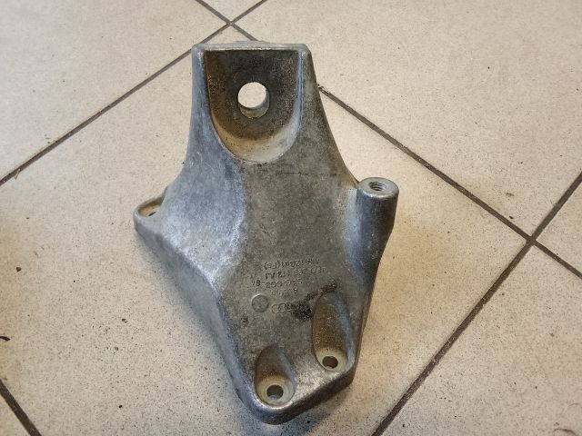 bontott AUDI A8 Váltó Tartó Bak (Pozíciófüggetlen)