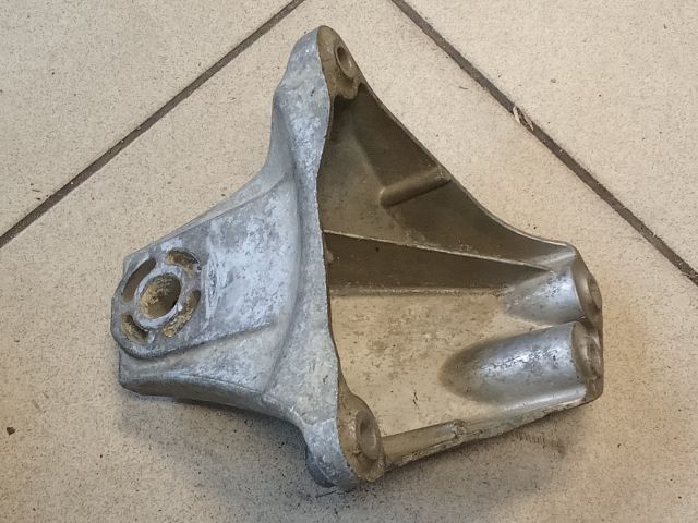 bontott AUDI A8 Váltó Tartó Bak (Pozíciófüggetlen)