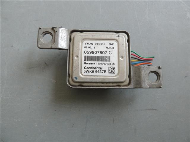 bontott AUDI A8 Jeladó (Magában)