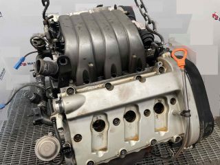 bontott AUDI A8 Motor (Fűzött blokk hengerfejjel)