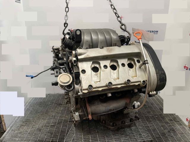 bontott AUDI A8 Motor (Fűzött blokk hengerfejjel)