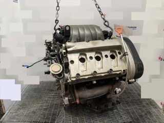 bontott AUDI A8 Motor (Fűzött blokk hengerfejjel)