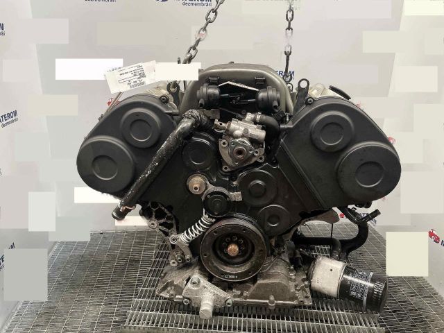 bontott AUDI A8 Motor (Fűzött blokk hengerfejjel)