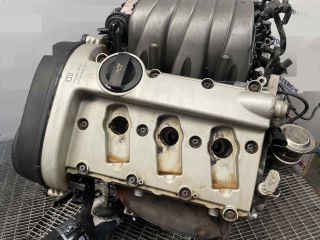 bontott AUDI A8 Motor (Fűzött blokk hengerfejjel)