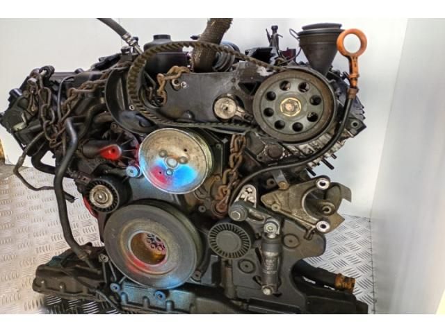 bontott AUDI A8 Motor (Fűzött blokk hengerfejjel)