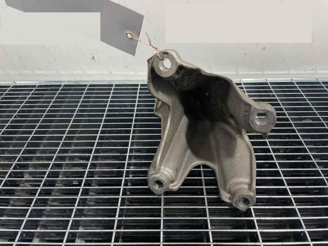 bontott AUDI A8 Motor Tartó Bak Bal