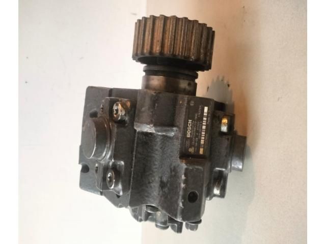 bontott AUDI A8 Adagoló