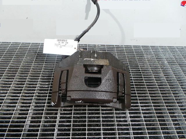 bontott AUDI A8 Bal első Féknyereg Munkahengerrel