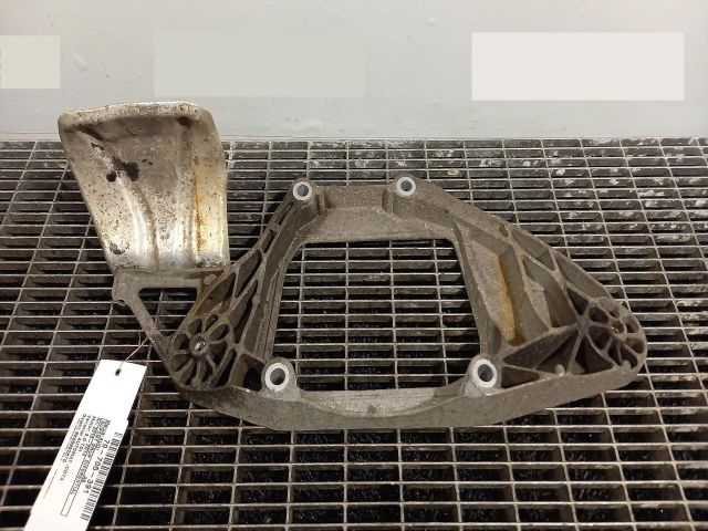 bontott AUDI A8 Differenciálmű Tartó Bak