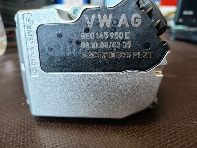 bontott AUDI A8 Fojtószelep (Elektromos)