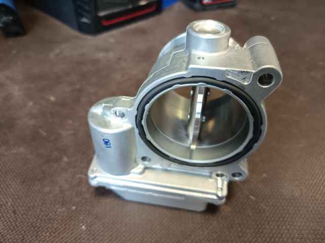 bontott AUDI A8 Fojtószelep (Elektromos)