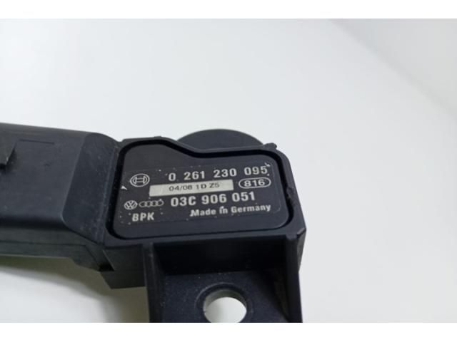 bontott AUDI A8 Jeladó (Magában)