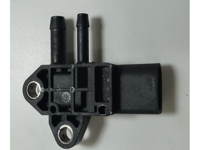 bontott AUDI A8 Jeladó (Magában)