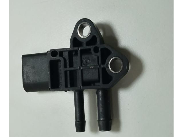 bontott AUDI A8 Jeladó (Magában)