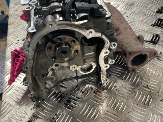 bontott AUDI A8 Jobb Hengerfej (V-Motor/Boxer)