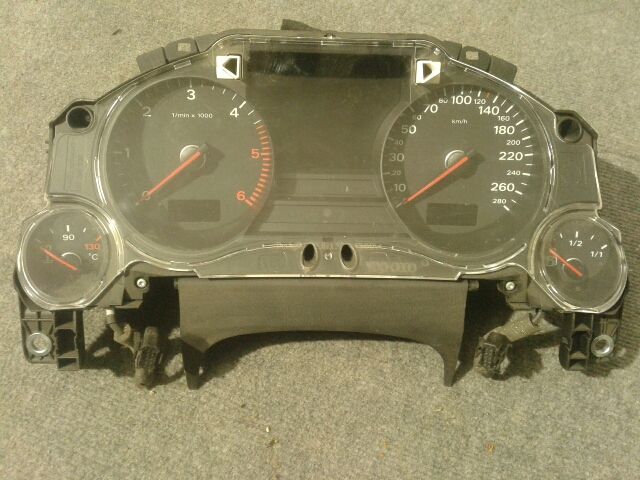 bontott AUDI A8 Kilométeróra