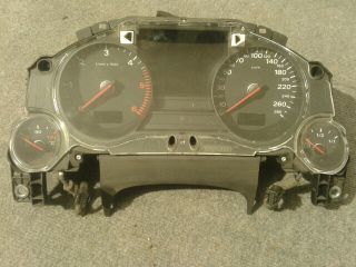 bontott AUDI A8 Kilométeróra