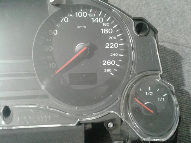 bontott AUDI A8 Kilométeróra
