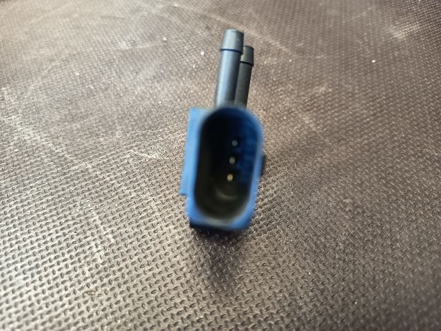 bontott AUDI A8 Kipufogó Nyomásérzékelő