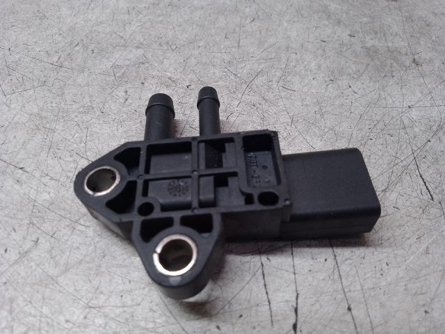 bontott AUDI A8 Kipufogó Nyomásérzékelő